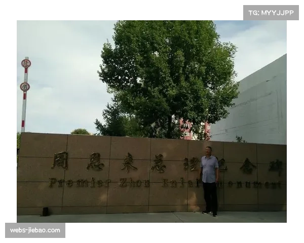 技术台花絮:一次24秒违例争议回看,慢镜头清晰显示进攻方最后触球与时间关系。 技术台花絮:一次24秒违例争议回看,慢镜头清晰显示进攻方最后触球与时间关系。